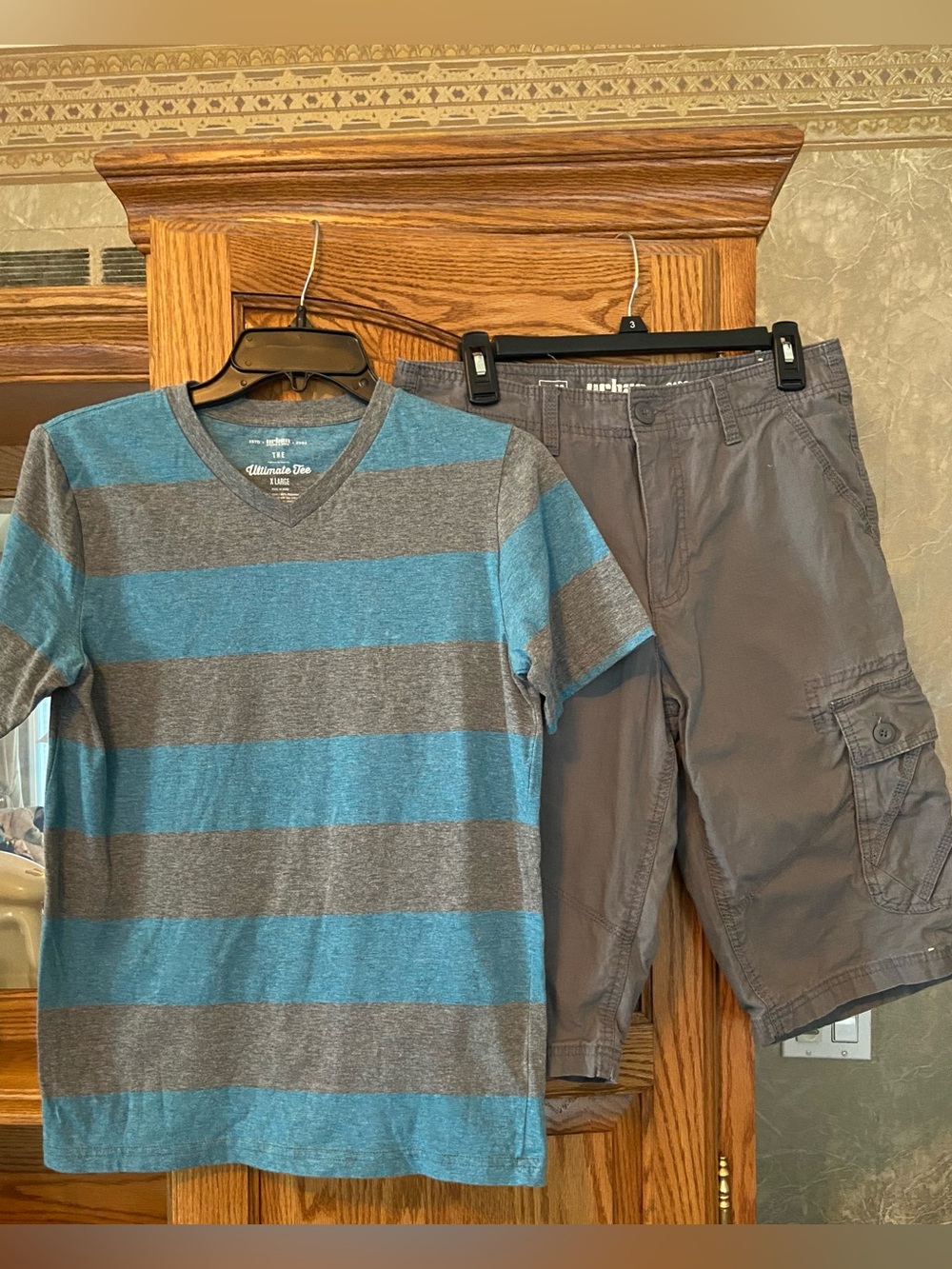 urban pipeline Gray Cargo Shorts & Shirt